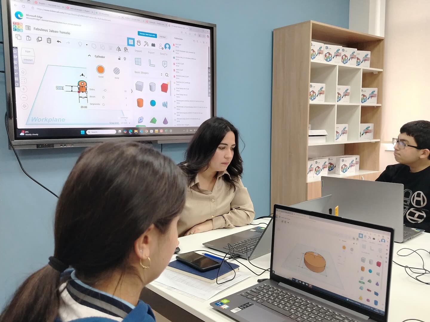 Ölkənin 19 STEAM Mərkəzində təlimlər davam edir