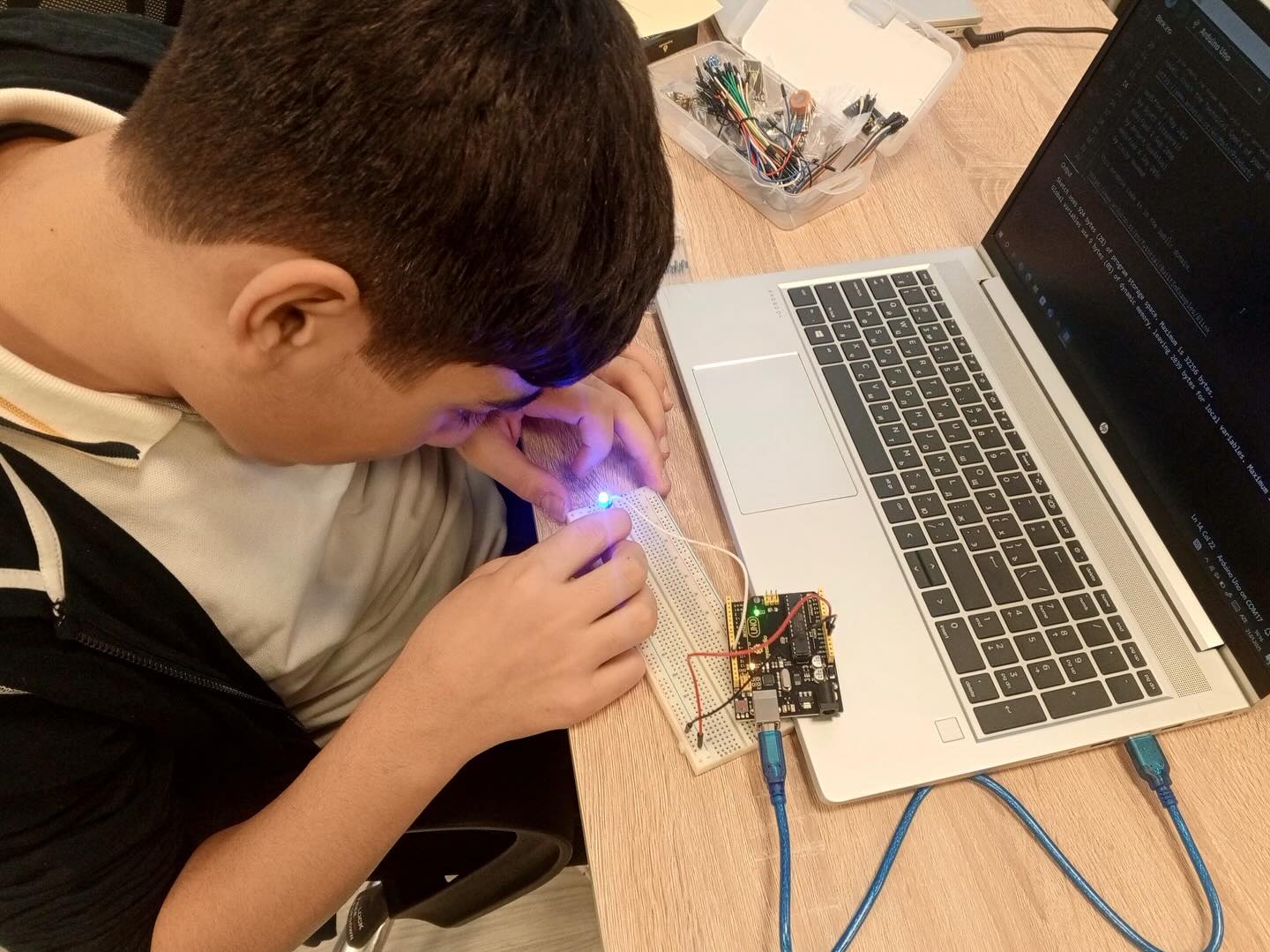 Ölkənin 19 STEAM Mərkəzində təlimlər davam edir