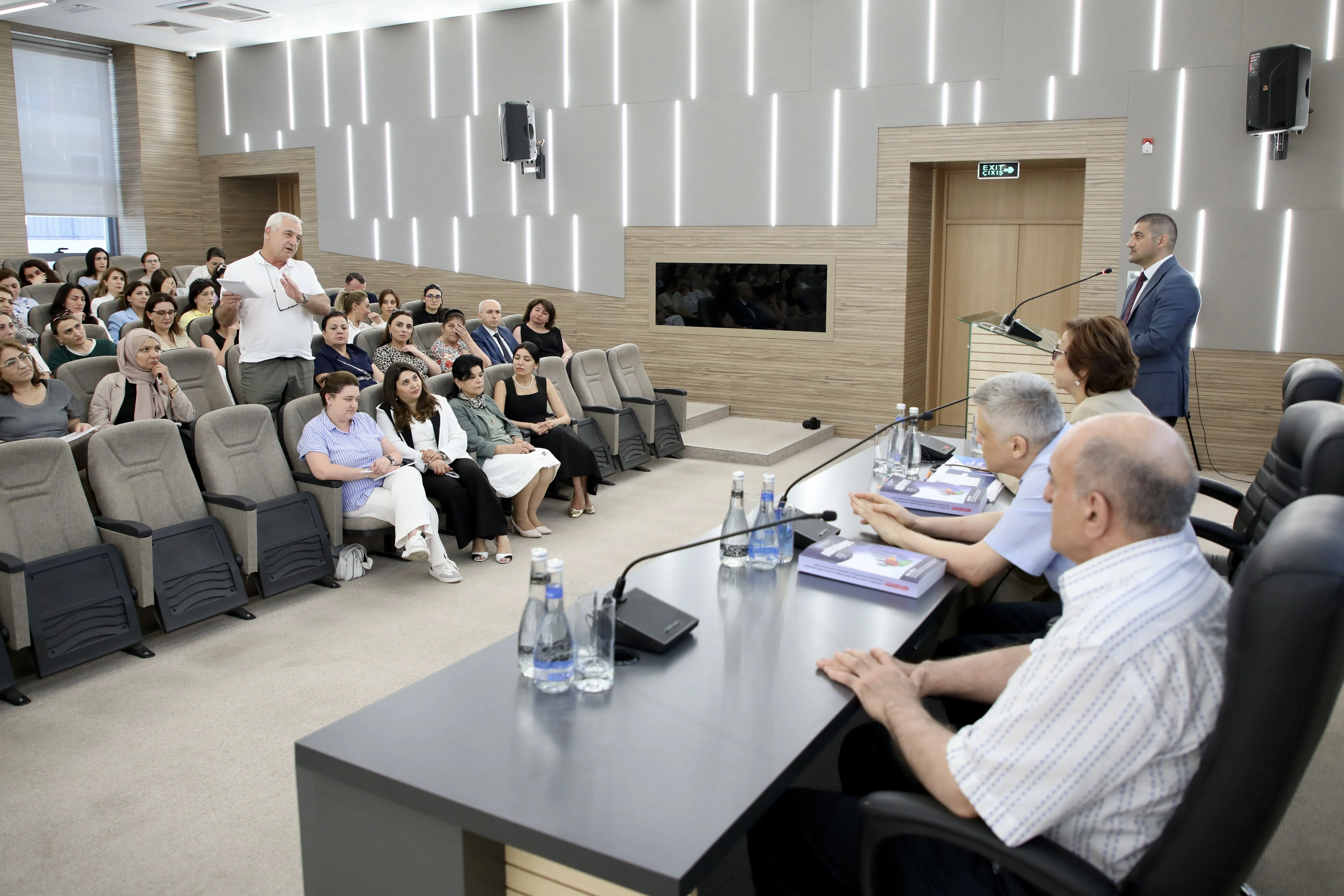 Ötənilki buraxılış imtahanlarının təhlilinin müzakirəsi keçirilib 