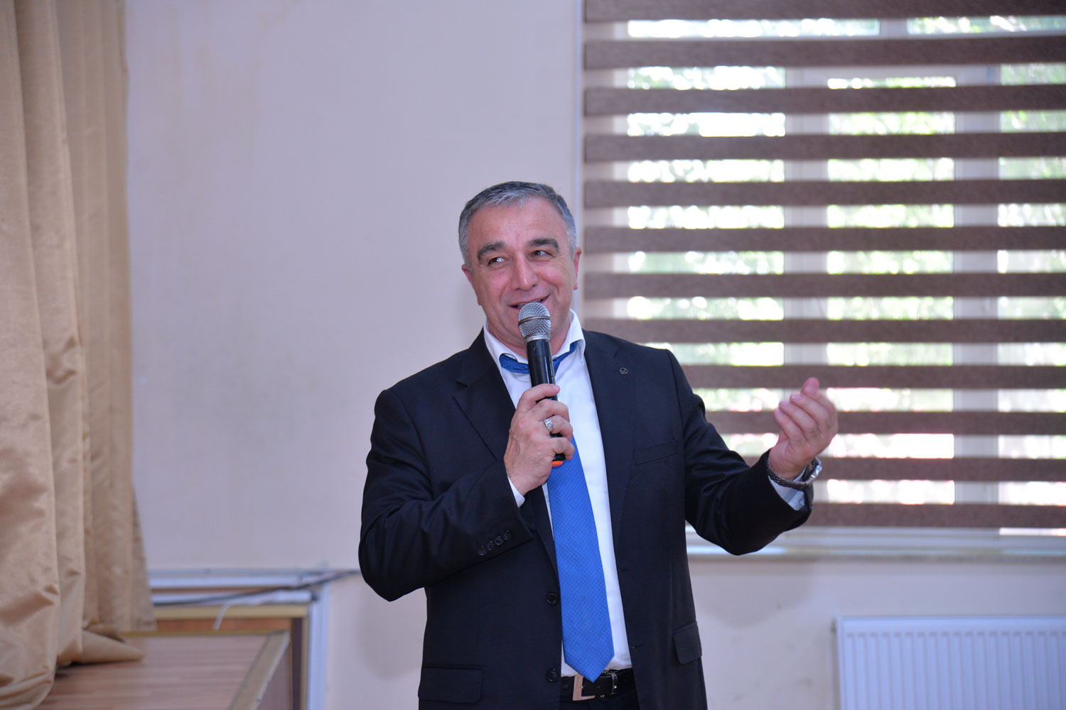 “Öz Vətənimizin himnini oxuduğunuz üçün xoşbəxtsiniz” – millət vəkili Anar İsgəndərov