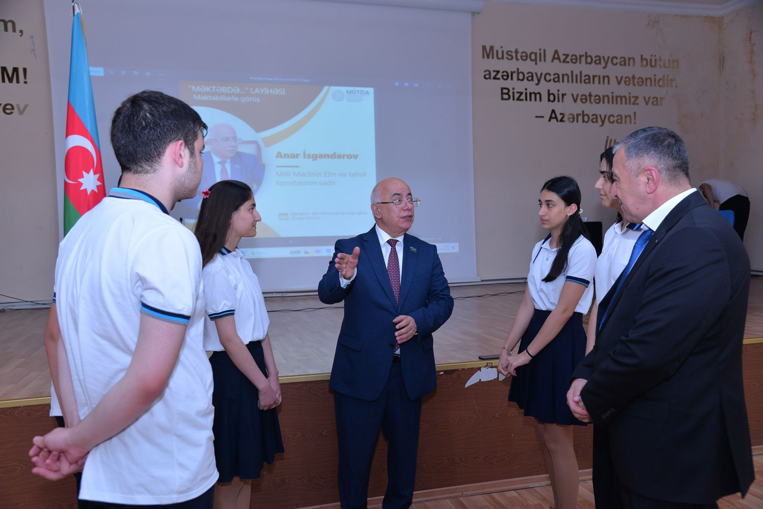 “Öz Vətənimizin himnini oxuduğunuz üçün xoşbəxtsiniz” – millət vəkili Anar İsgəndərov