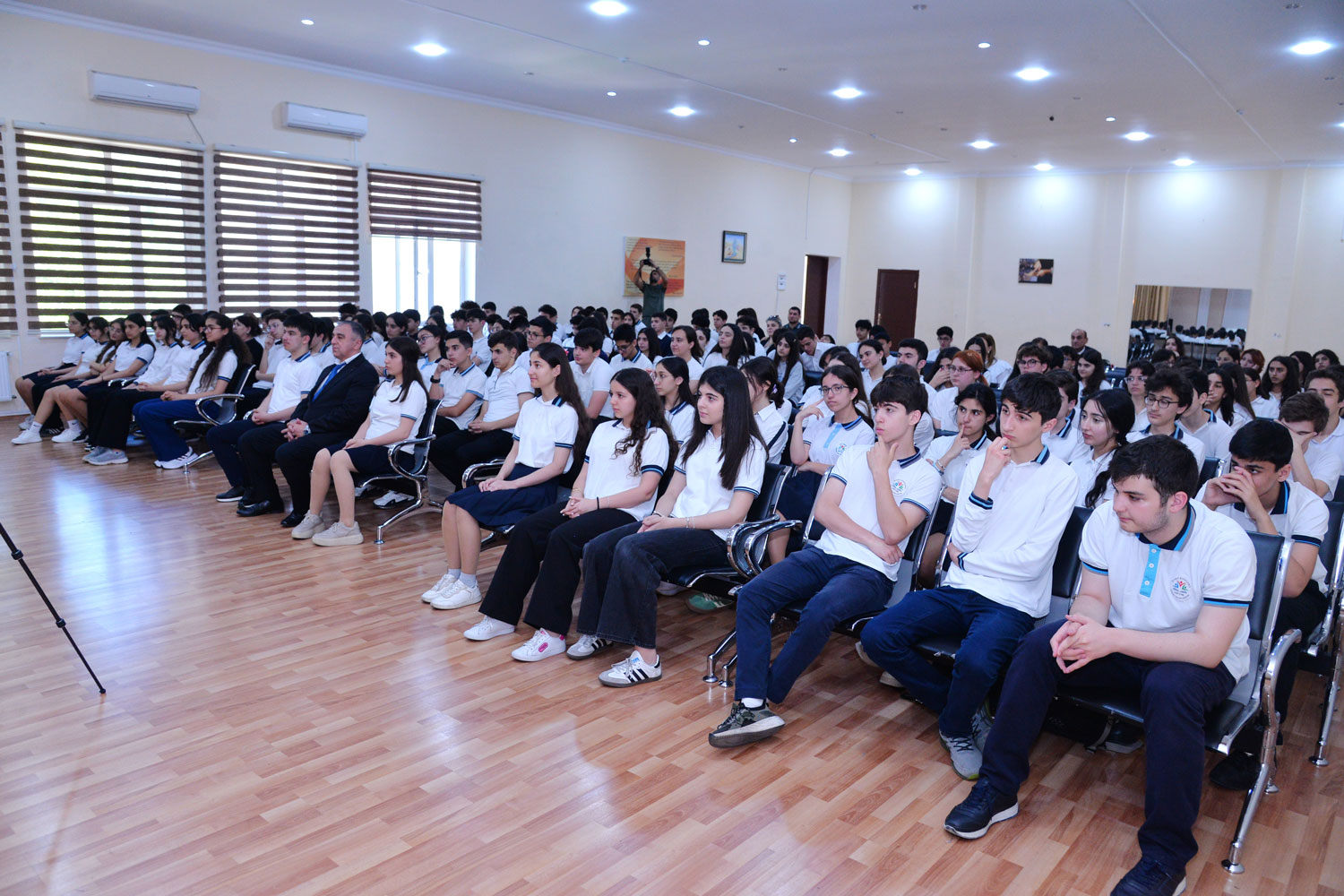 “Öz Vətənimizin himnini oxuduğunuz üçün xoşbəxtsiniz” – millət vəkili Anar İsgəndərov