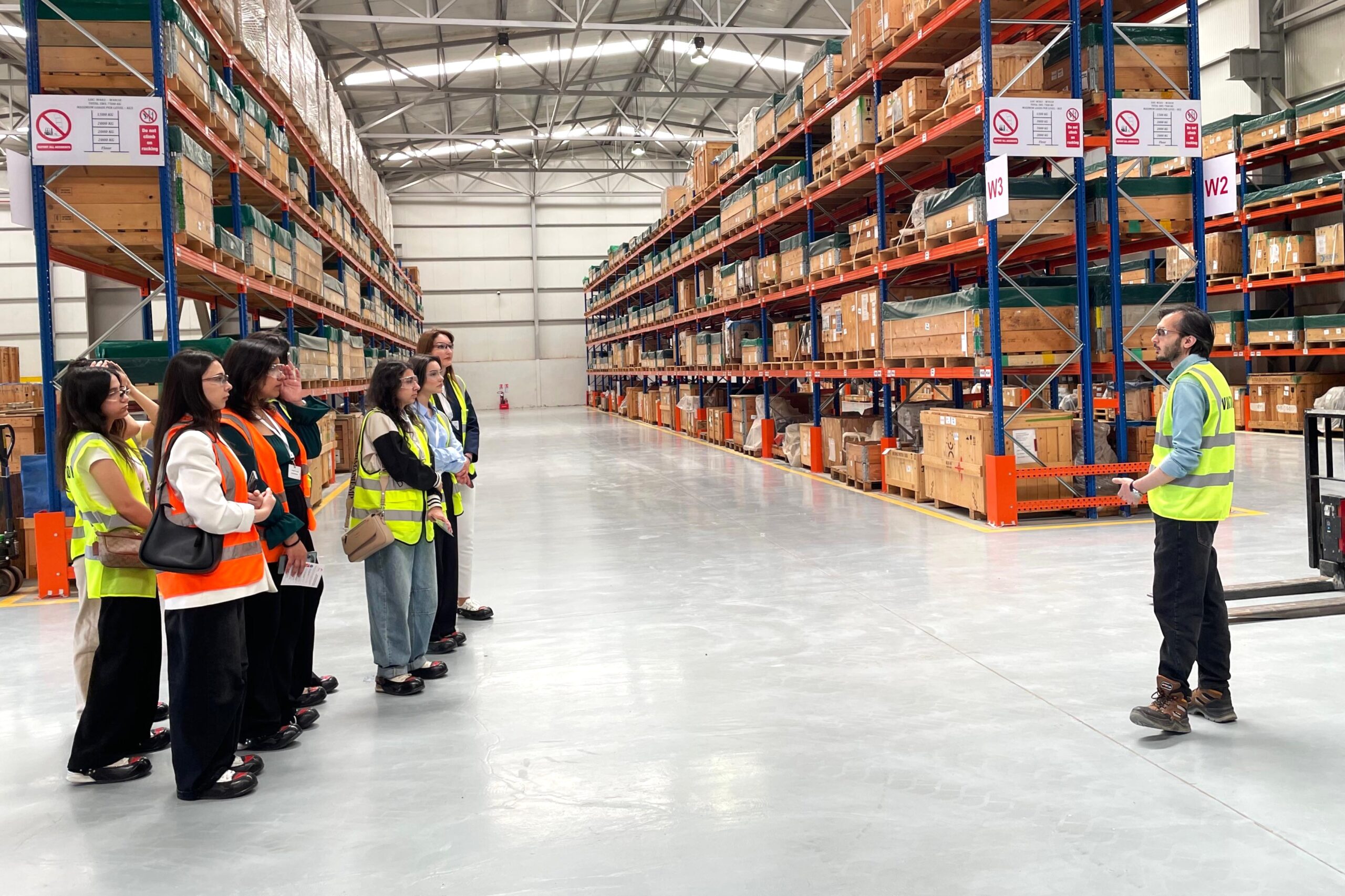 “Parla” proqramının iştirakçıları “Glensol” müəssisəsinə səfər ediblər