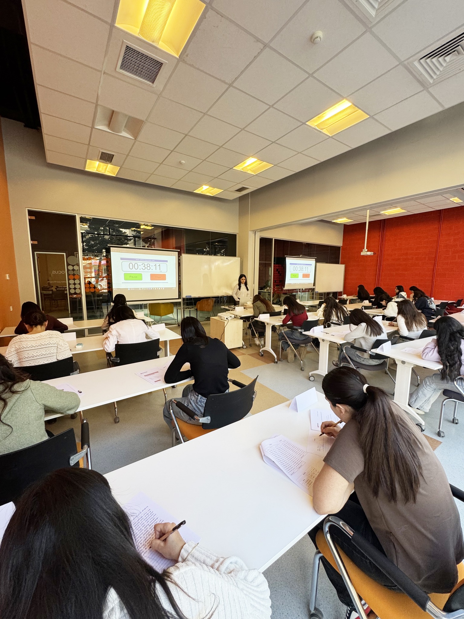 "Parla" təqaüdçüləri üçün xüsusi ingilis dili təlimləri təşkil olunur