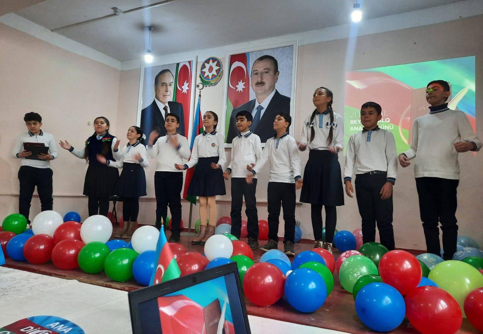 Paytaxt məktəblərində Beynəlxalq Ana Dili Günü qeyd edilib