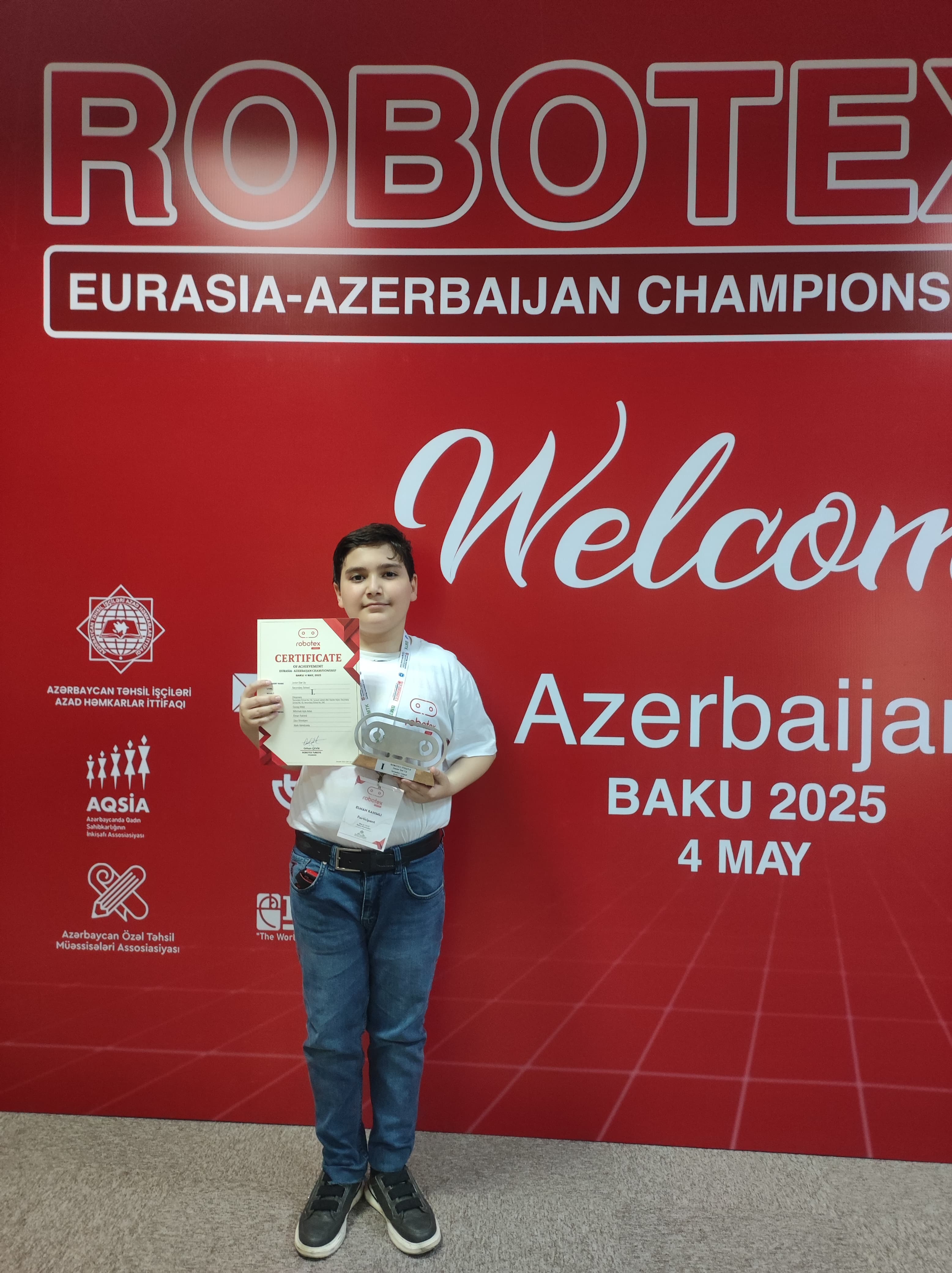 Paytaxt məktəbliləri beynəlxalq olimpiadaya vəsiqə qazandılar