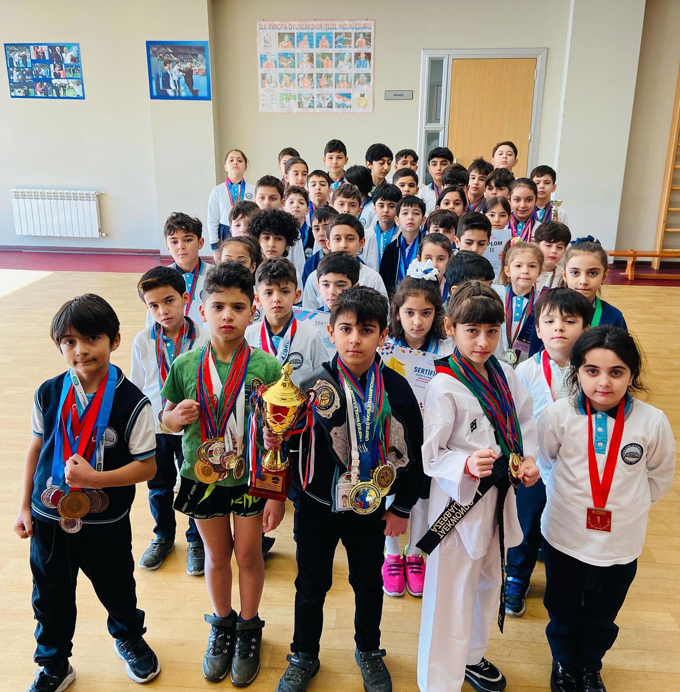 Paytaxt məktəbliləri idman yarışlarında beş minə yaxın medal qazanıblar 