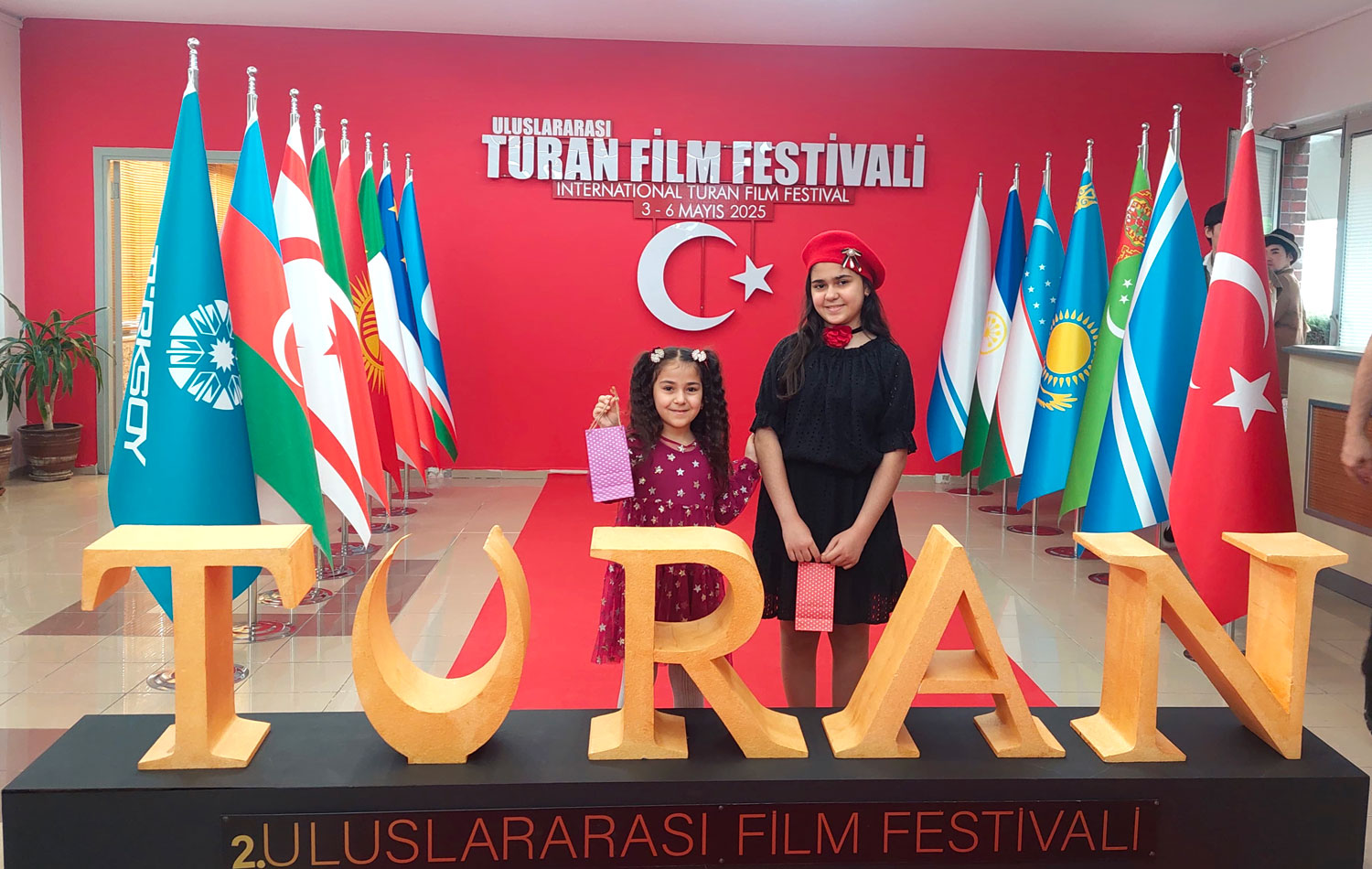 Paytaxt məktəbliləri II Beynəlxalq Turan Film Festivalında mükafat qazanıblar 