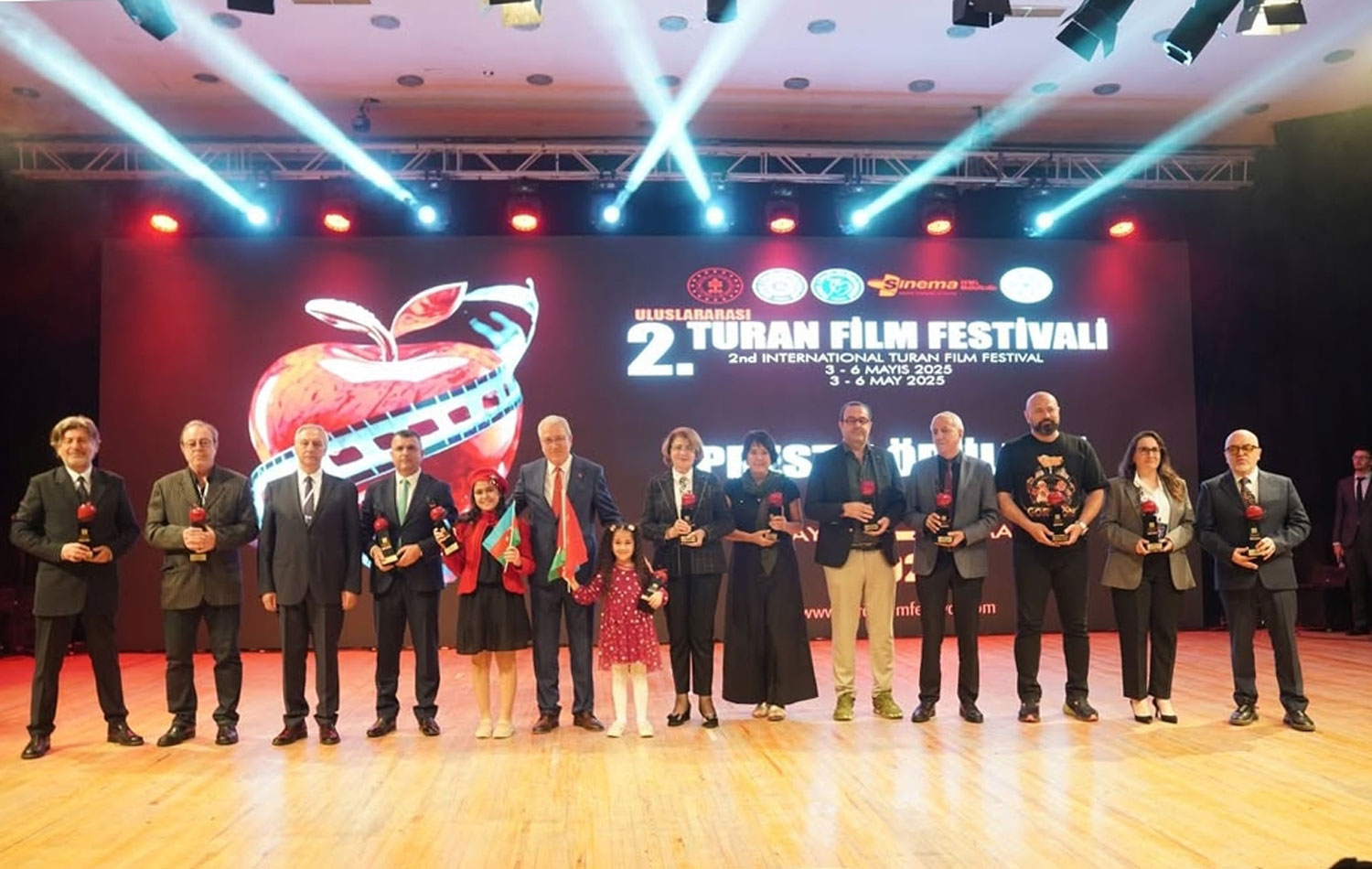 Paytaxt məktəbliləri II Beynəlxalq Turan Film Festivalında mükafat qazanıblar
