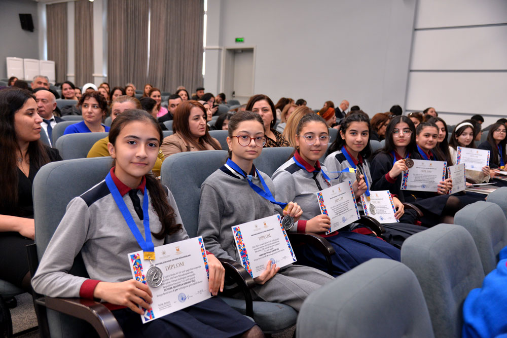 Paytaxt məktəbliləri yerli və beynəlxalq olimpiadalarda 89 medal qazanıblar