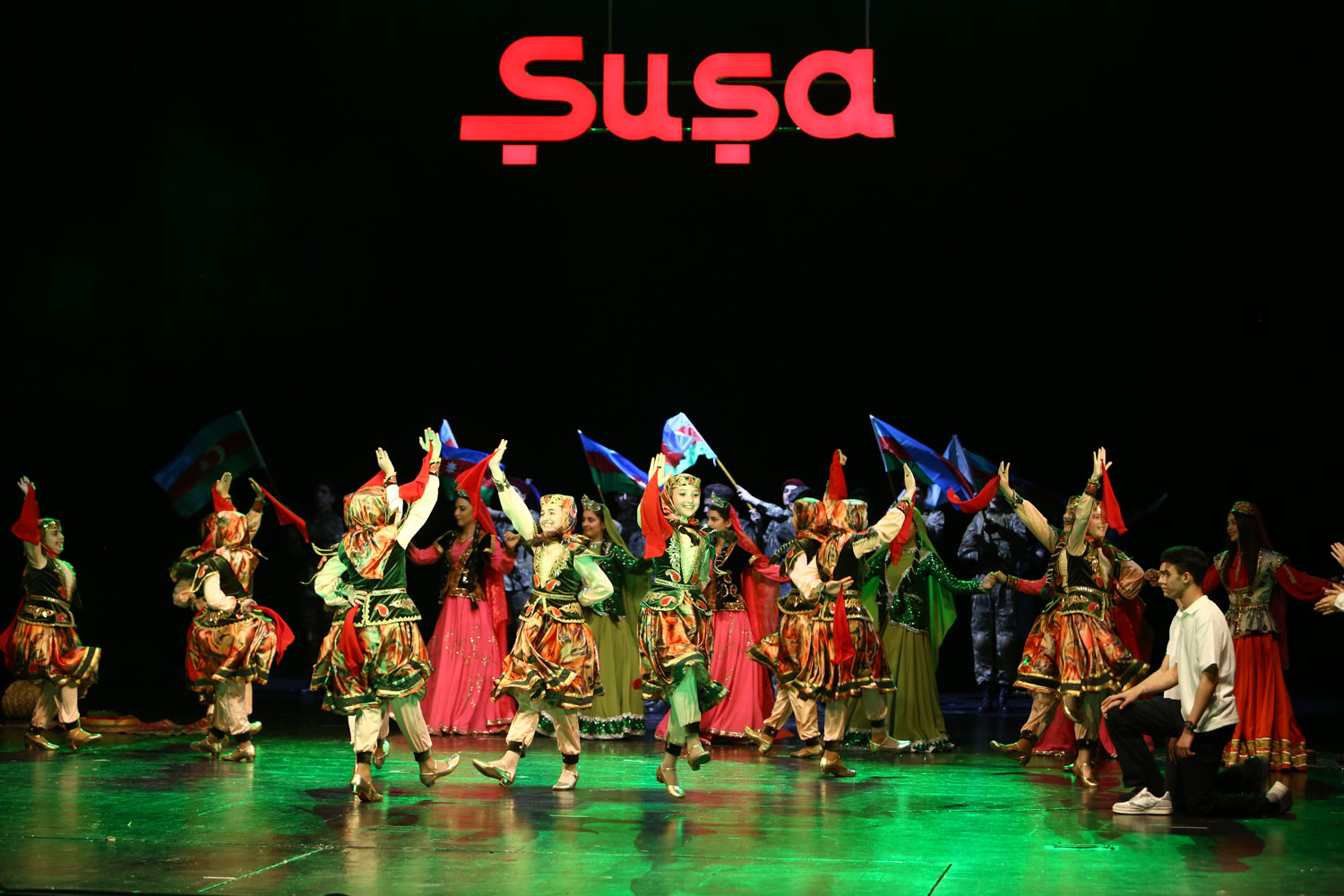 Paytaxt məktəblilərindən maraqlı Novruz tamaşası  