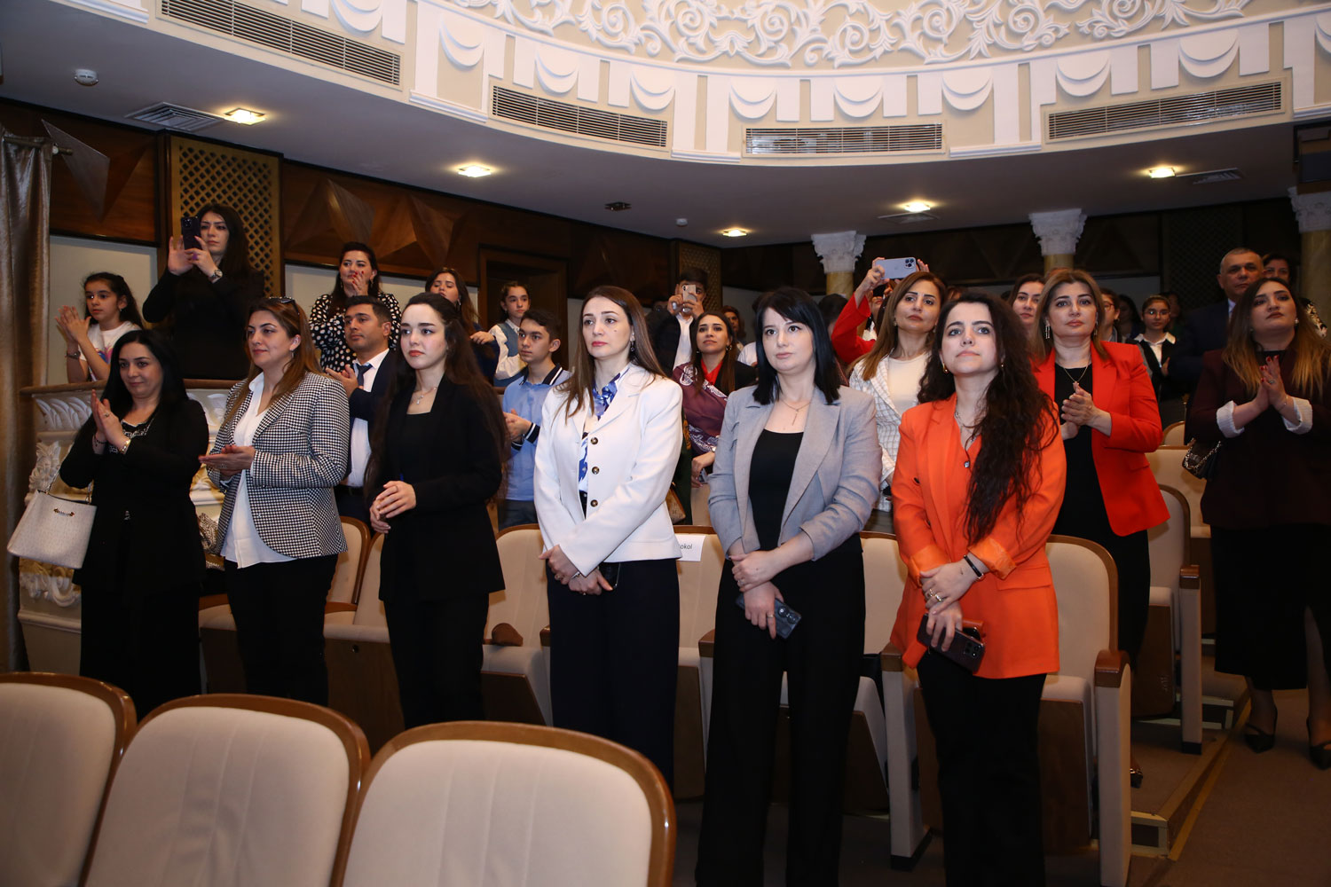 Paytaxt məktəblilərindən maraqlı Novruz tamaşası 