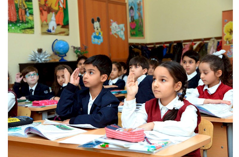 Paytaxtda 47 mindən çox şagird oxuduğu məktəbi dəyişib 