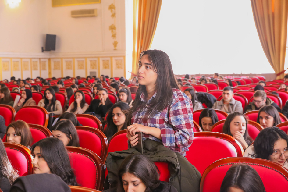 Pedaqoji Universitetdə “TələbəPlus” kartı ilə bağlı infosessiya keçirilib