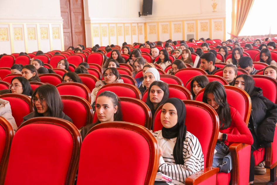 Pedaqoji Universitetdə “TələbəPlus” kartı ilə bağlı infosessiya keçirilib