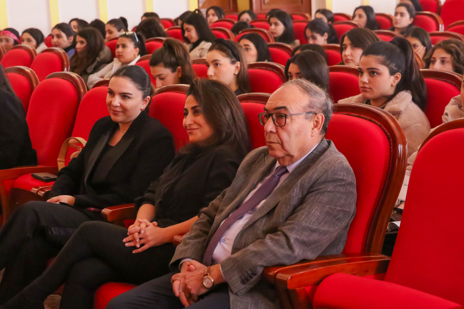 Pedaqoji Universitetdə “TələbəPlus” kartı ilə bağlı infosessiya keçirilib