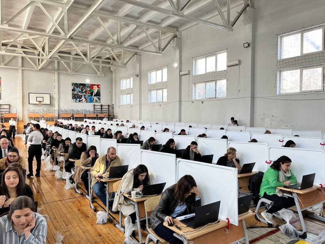 Peşə məktəblərinin rəhbər vəzifələrində işləmək istəyən 562 nəfər imtahan verib