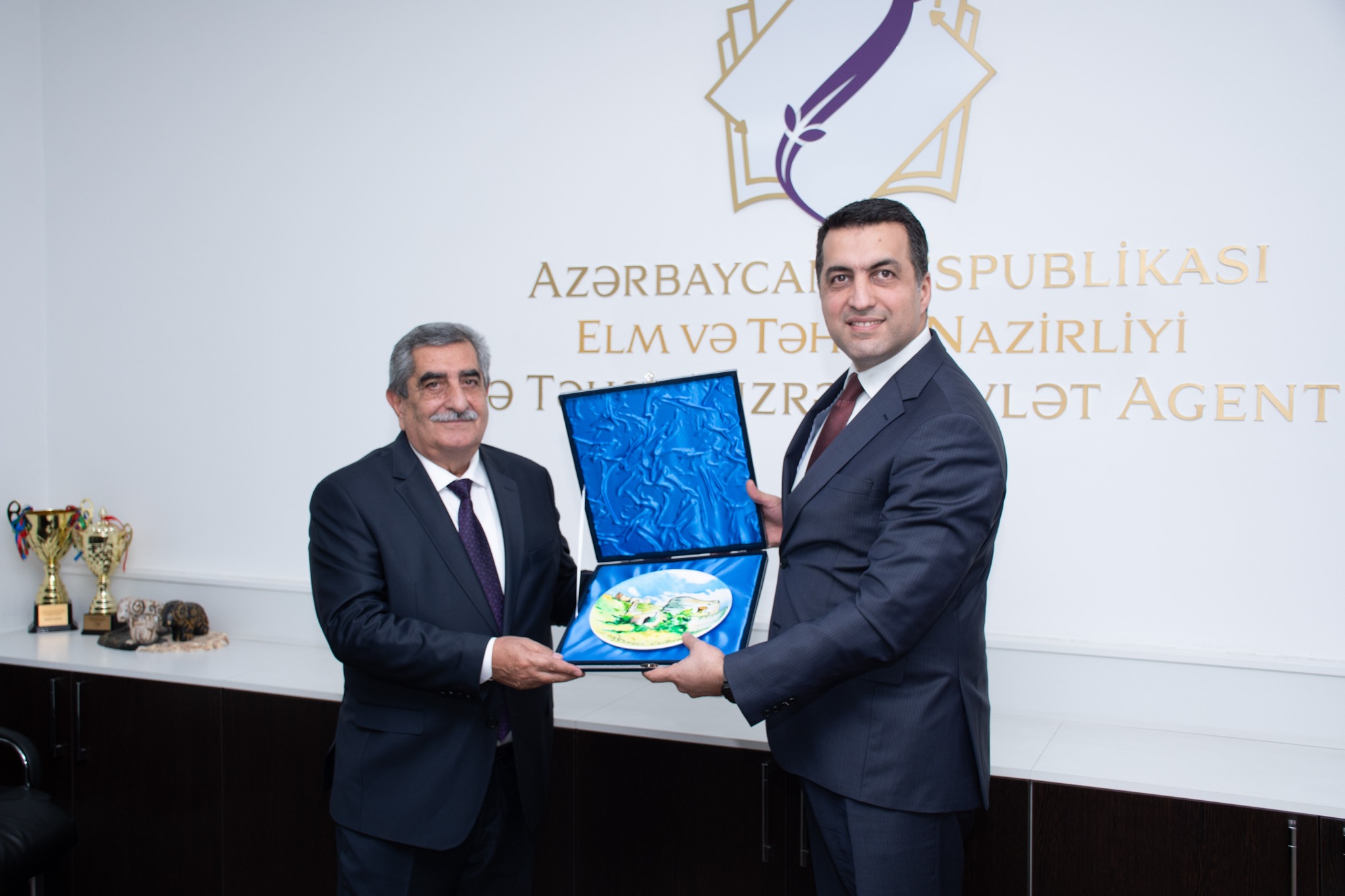 Peşə təhsil mərkəzinin direktoru təqaüdə göndərildi 