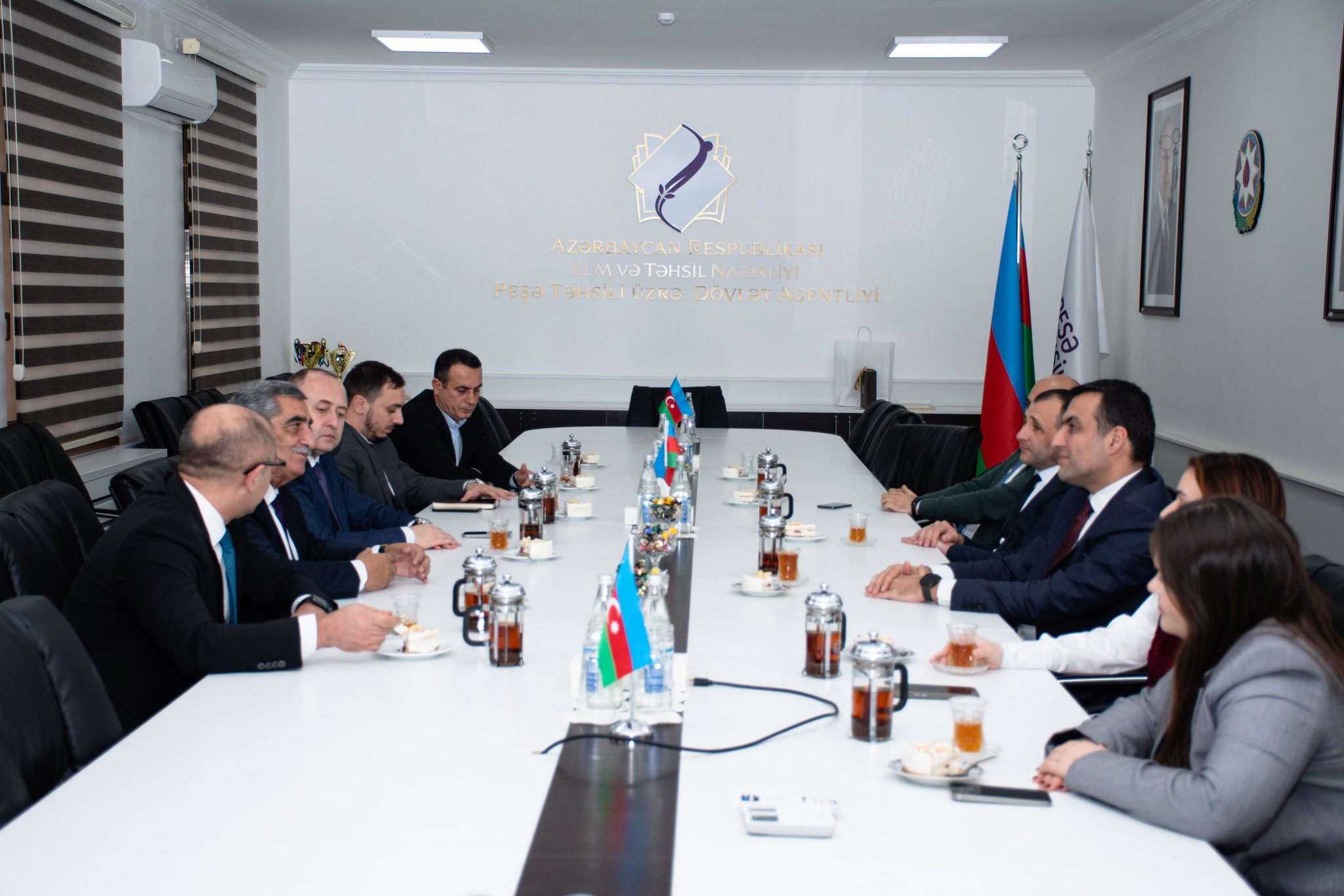 Peşə təhsil mərkəzinin direktoru təqaüdə göndərildi