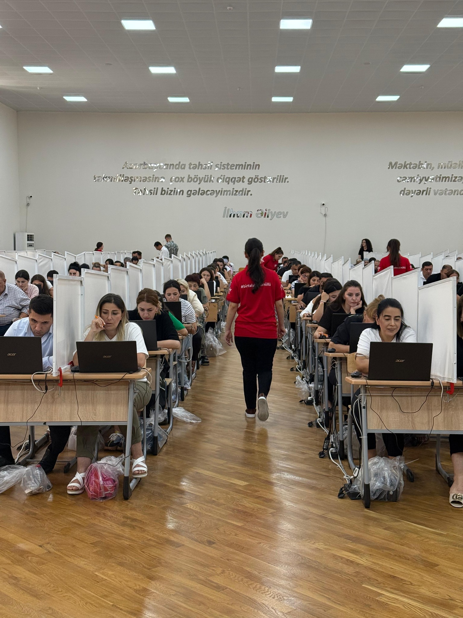 Peşə təhsili müəssisələrinə işə qəbul üçün imtahan keçirilir