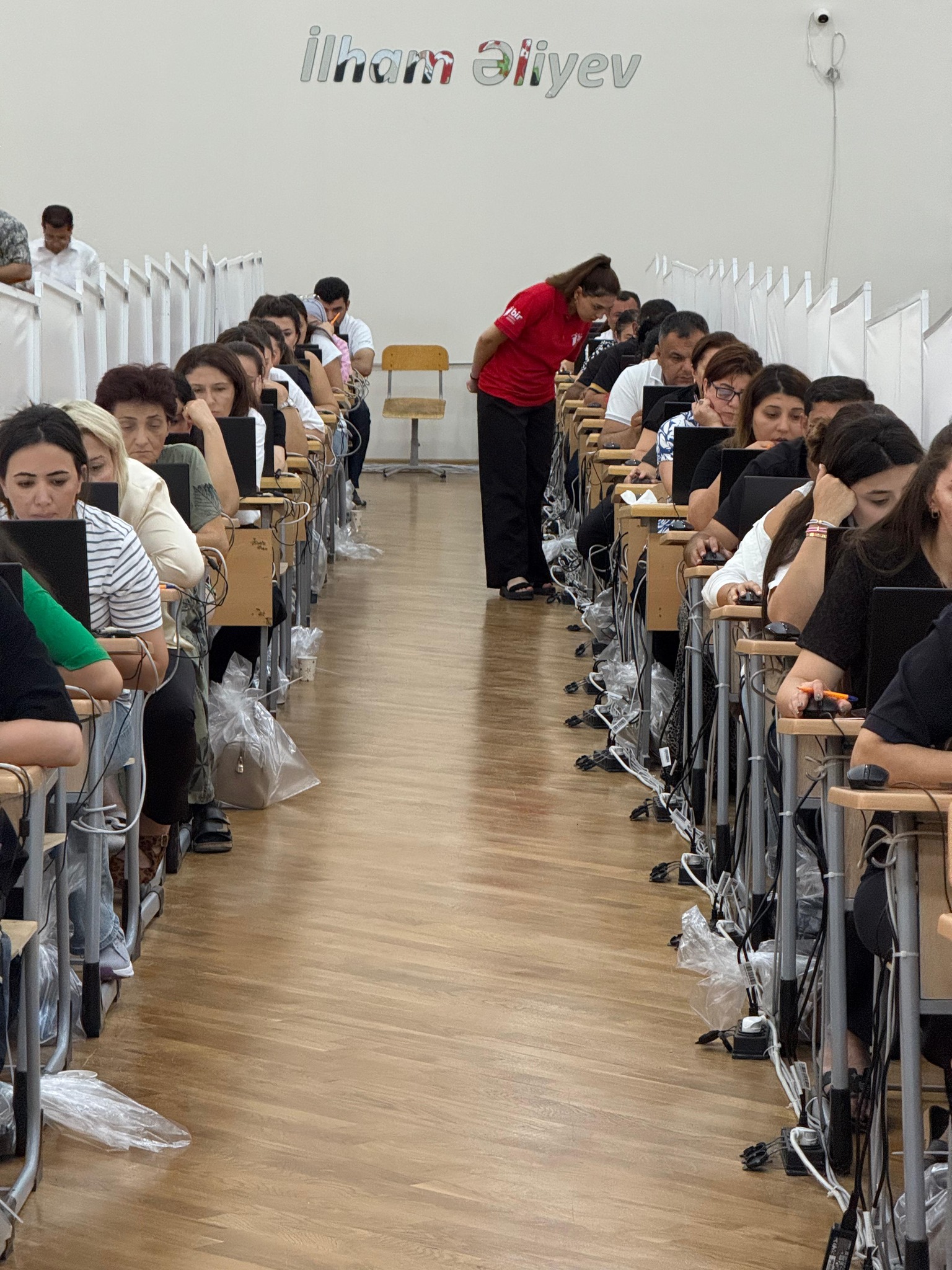 Peşə təhsili müəssisələrinə işə qəbul üçün imtahan keçirilir