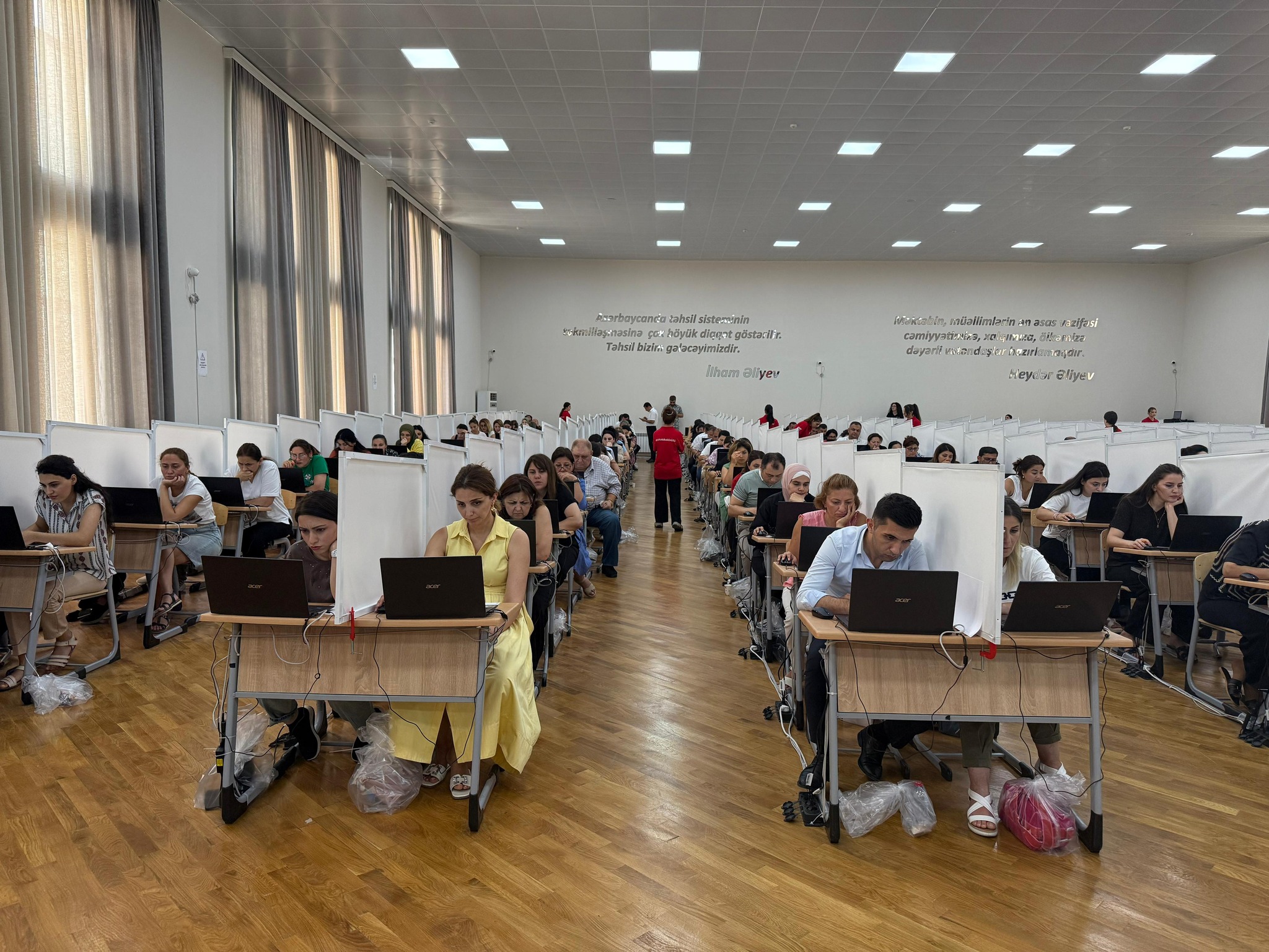 Peşə təhsili müəssisələrinə işə qəbul üçün imtahan keçirilir