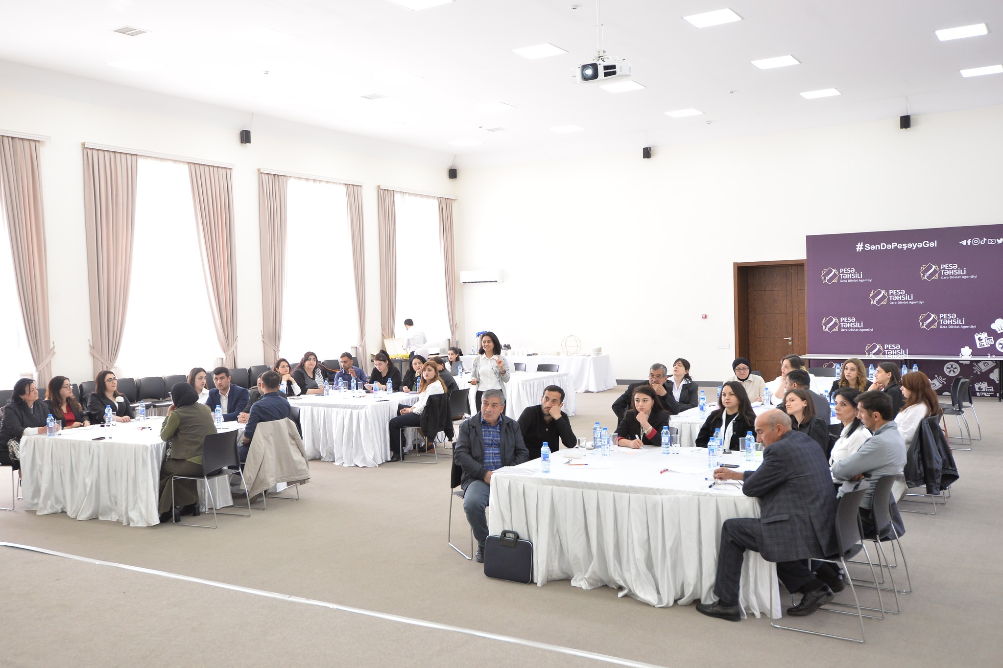 Peşə təhsili müəssisələrinin mühəndis-pedaqoji heyəti üçün təlimlər keçirilib 