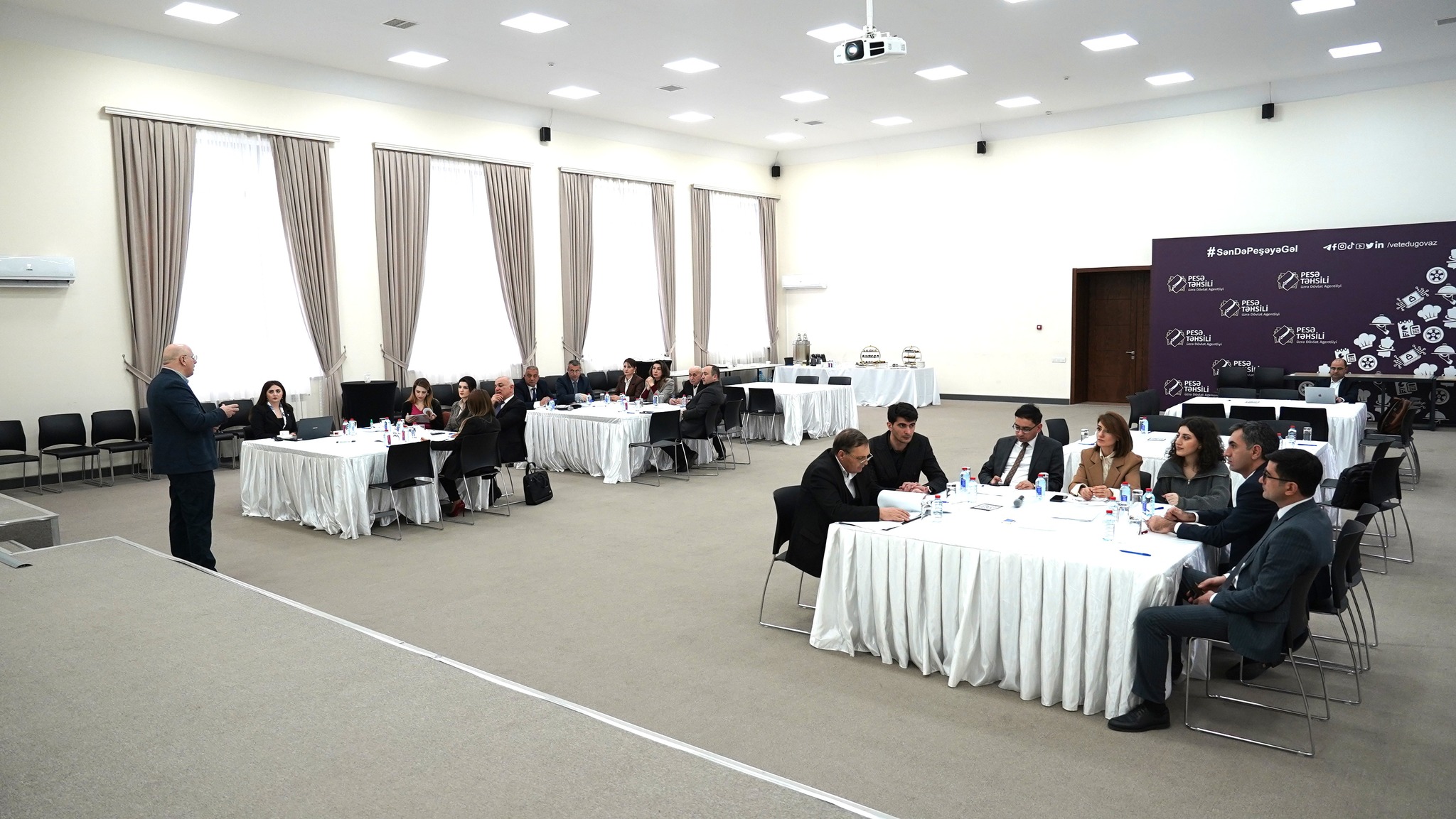 Peşə təhsili müəssisələrinin rəhbərləri üçün təlimlər keçirilib 