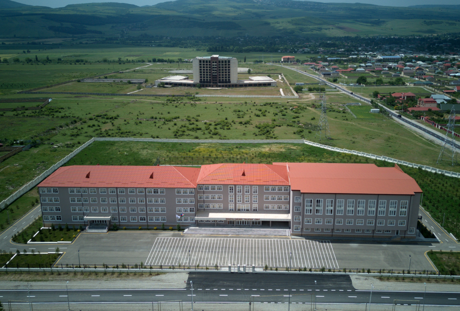 Prezident İlham Əliyev İsmayıllı şəhərində “Talıstan” liseyinin binasının açılışında iştirak edib