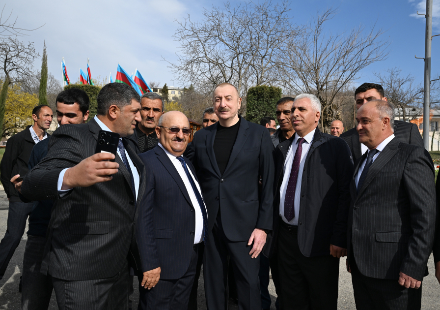 Prezident və birinci xanım Ağdərədə sakinlərlə birlikdə Novruz tonqalını alovlandırıblar