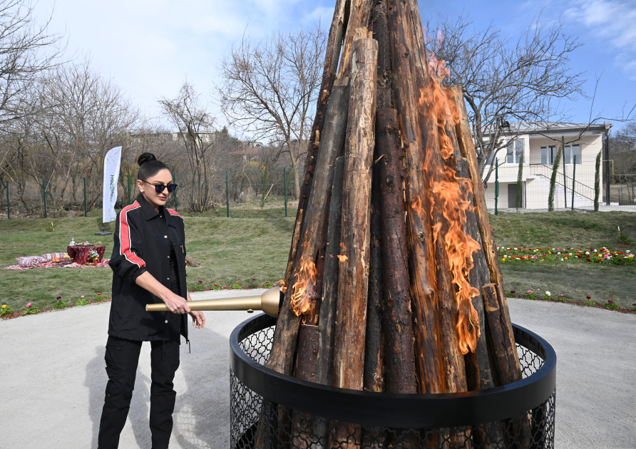 Prezident və birinci xanım Ağdərədə sakinlərlə birlikdə Novruz tonqalını alovlandırıblar