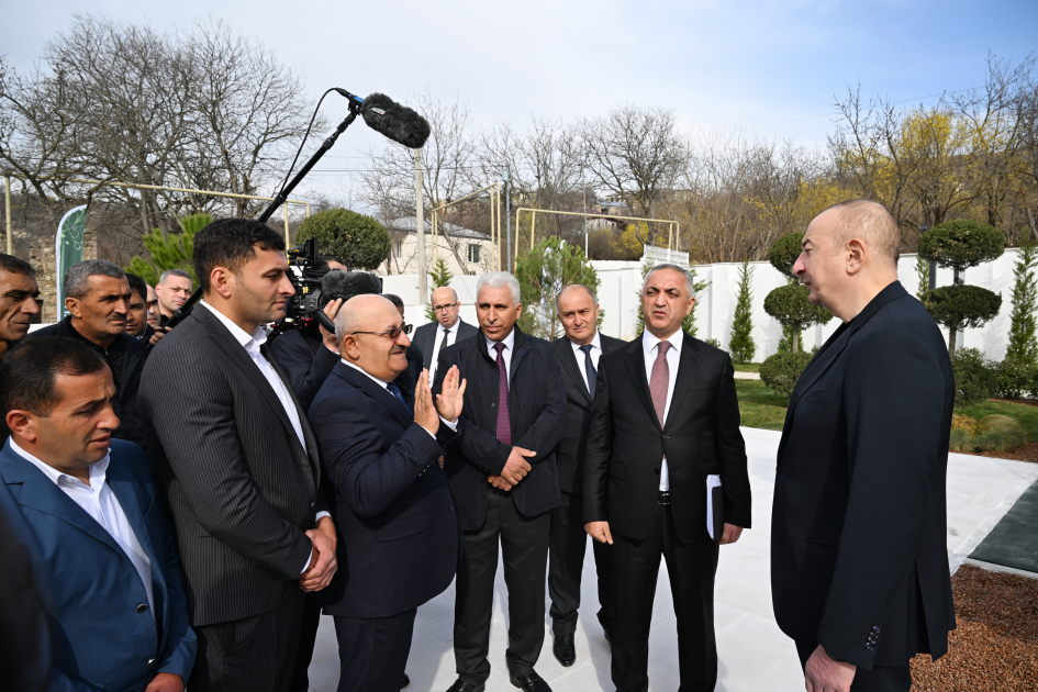 Prezident və birinci xanım Ağdərədə sakinlərlə birlikdə Novruz tonqalını alovlandırıblar