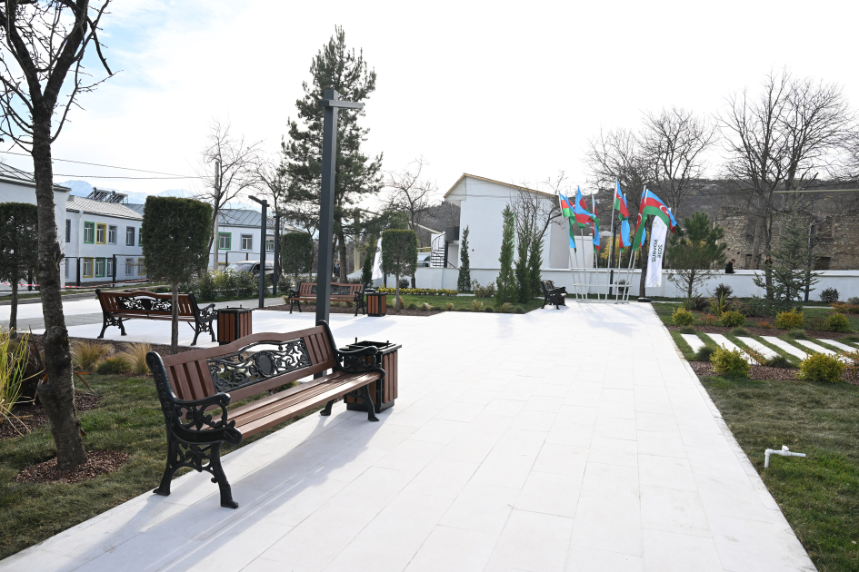 Prezident və birinci xanım Ağdərədə sakinlərlə birlikdə Novruz tonqalını alovlandırıblar