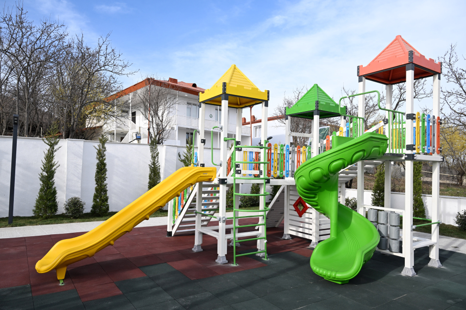 Prezident və birinci xanım Ağdərədə sakinlərlə birlikdə Novruz tonqalını alovlandırıblar