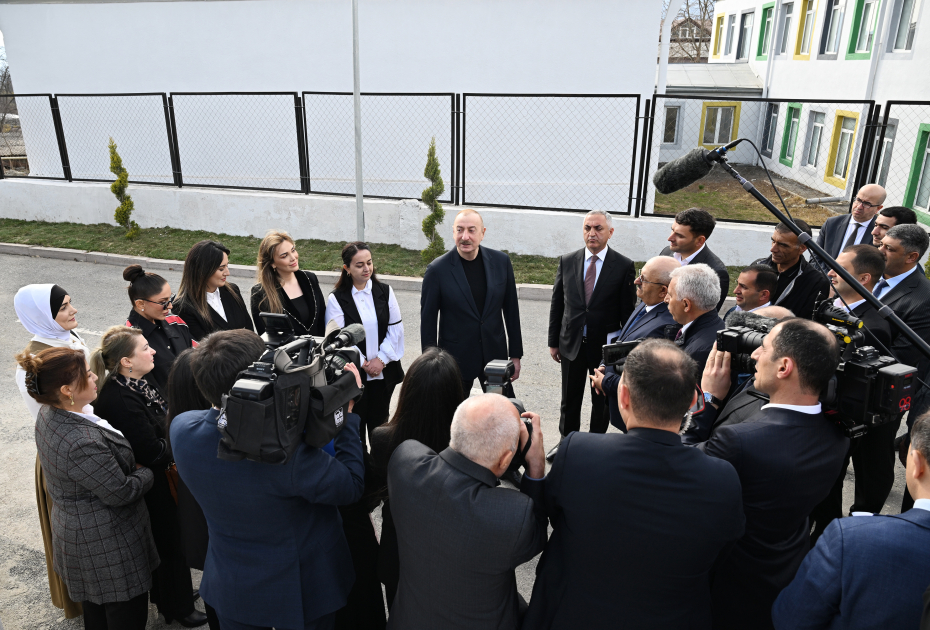 Prezident və birinci xanım Ağdərədə sakinlərlə birlikdə Novruz tonqalını alovlandırıblar