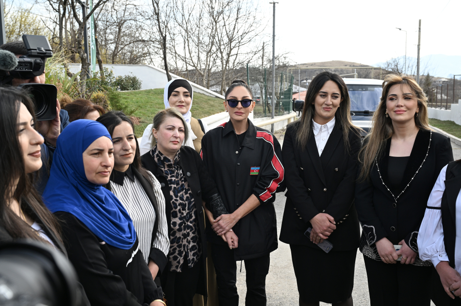 Prezident və birinci xanım Ağdərədə sakinlərlə birlikdə Novruz tonqalını alovlandırıblar