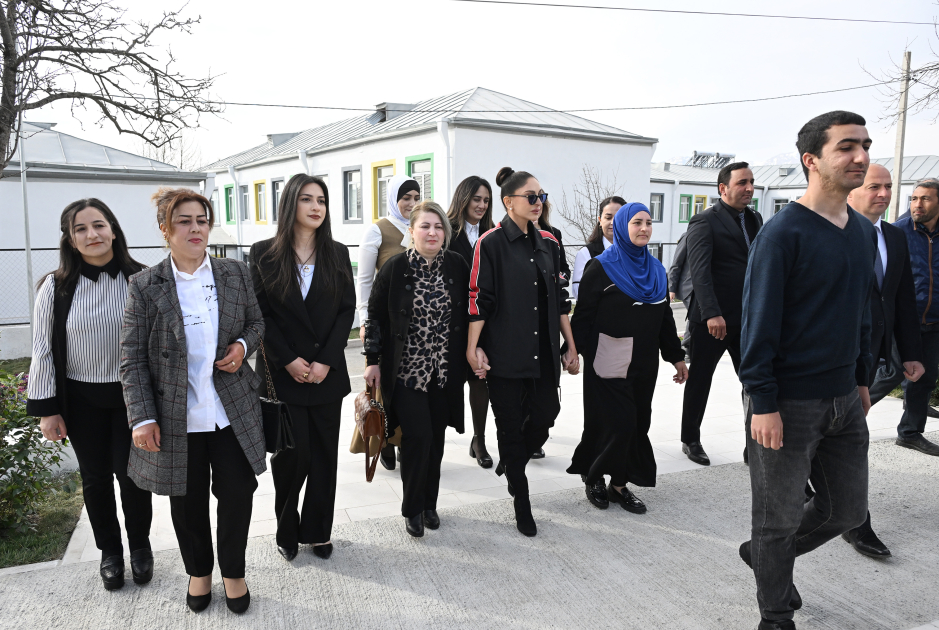 Prezident və birinci xanım Ağdərədə sakinlərlə birlikdə Novruz tonqalını alovlandırıblar