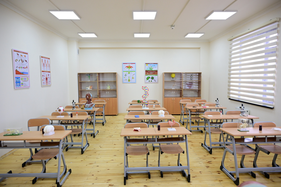 Prezident və birinci xanım Sarıcalıda məktəb və bağça açılışında iştirak ediblər