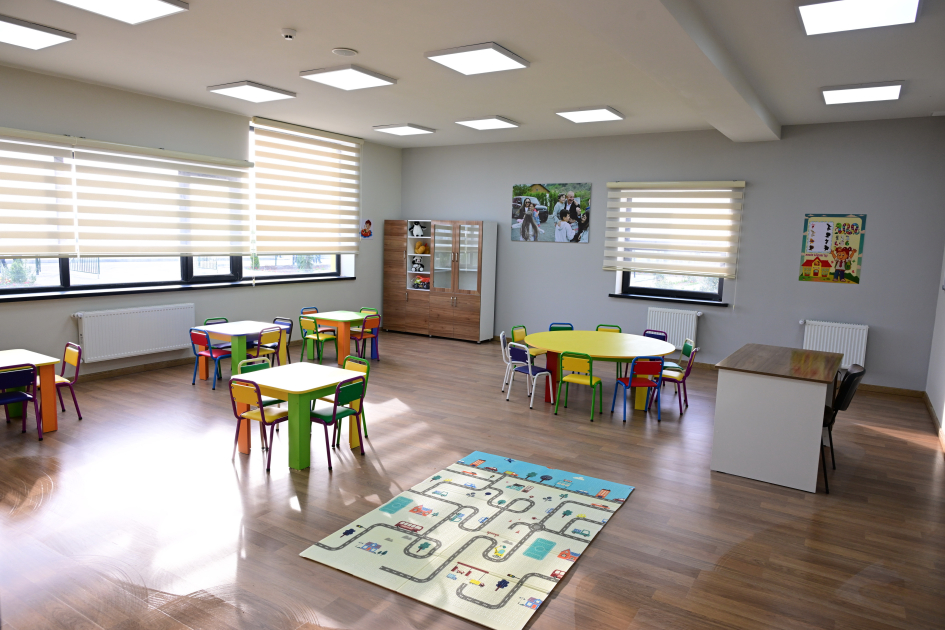 Prezident və birinci xanım Sarıcalıda məktəb və bağça açılışında iştirak ediblər