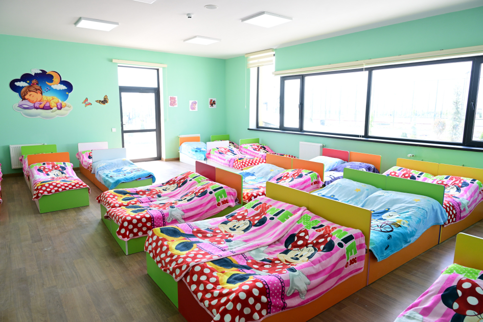 Prezident və birinci xanım Sarıcalıda məktəb və bağça açılışında iştirak ediblər