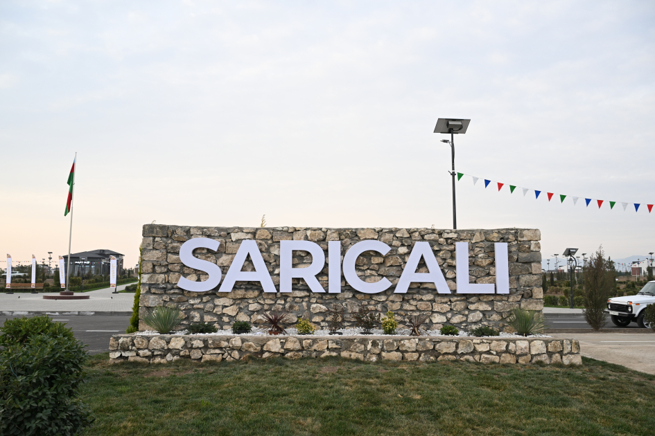 Prezident və birinci xanım Sarıcalıda məktəb və bağça açılışında iştirak ediblər