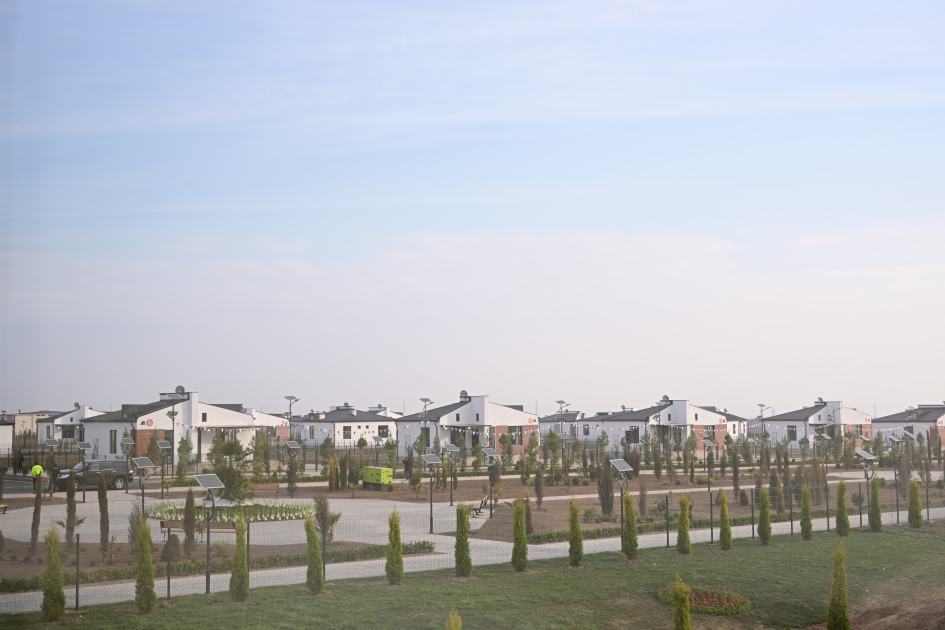 Prezident və birinci xanım Sarıcalıda məktəb və bağça açılışında iştirak ediblər