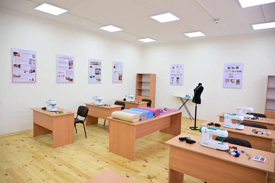 Prezident və birinci xanım Sarıcalıda məktəb və bağça açılışında iştirak ediblər