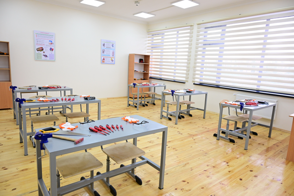 Prezident və birinci xanım Sarıcalıda məktəb və bağça açılışında iştirak ediblər