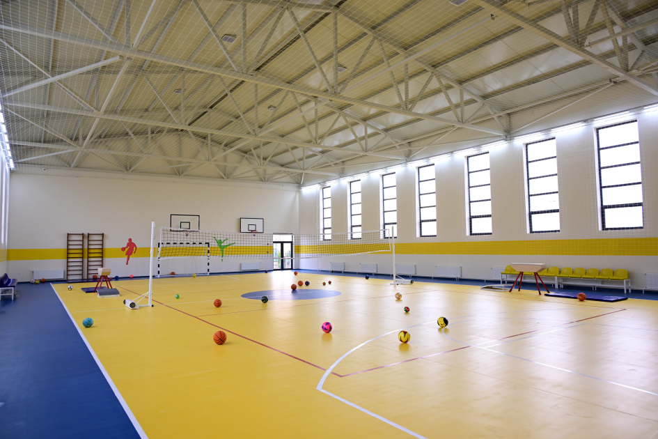 Prezident və birinci xanım Sarıcalıda məktəb və bağça açılışında iştirak ediblər