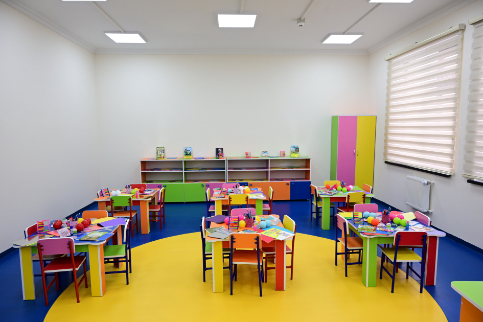 Prezident və birinci xanım Sarıcalıda məktəb və bağça açılışında iştirak ediblər