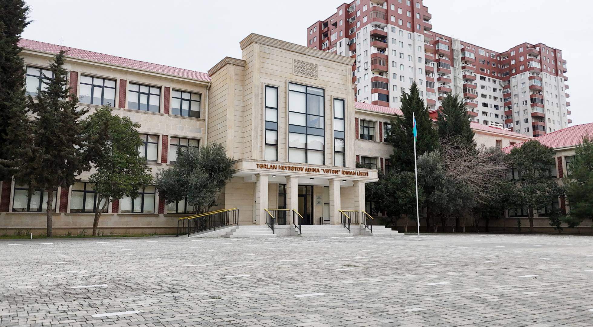 Prezident “Vətən” İdman Liseyində yaradılan şəraitlə tanış olub