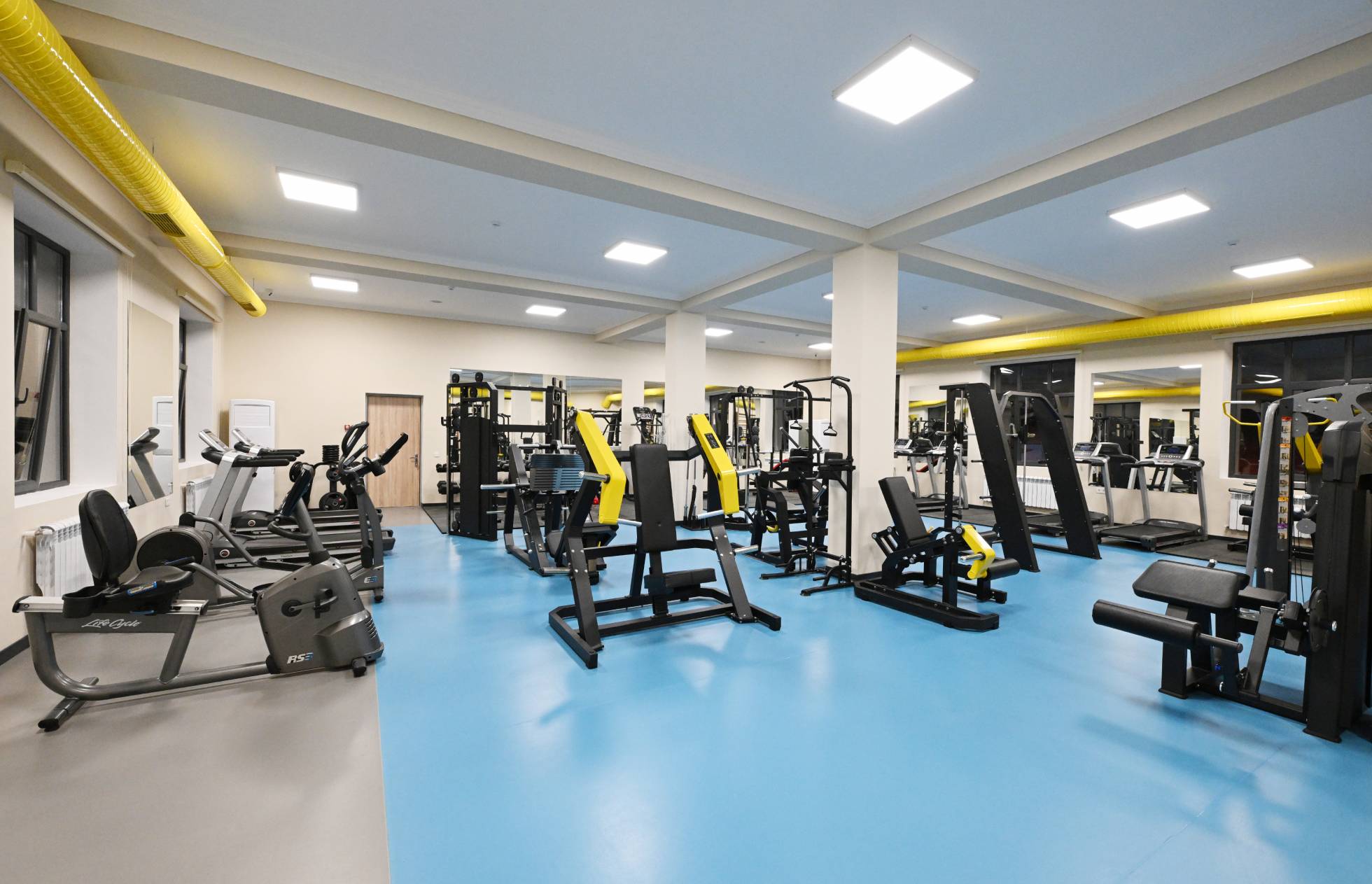 Prezident “Vətən” İdman Liseyində yaradılan şəraitlə tanış olub