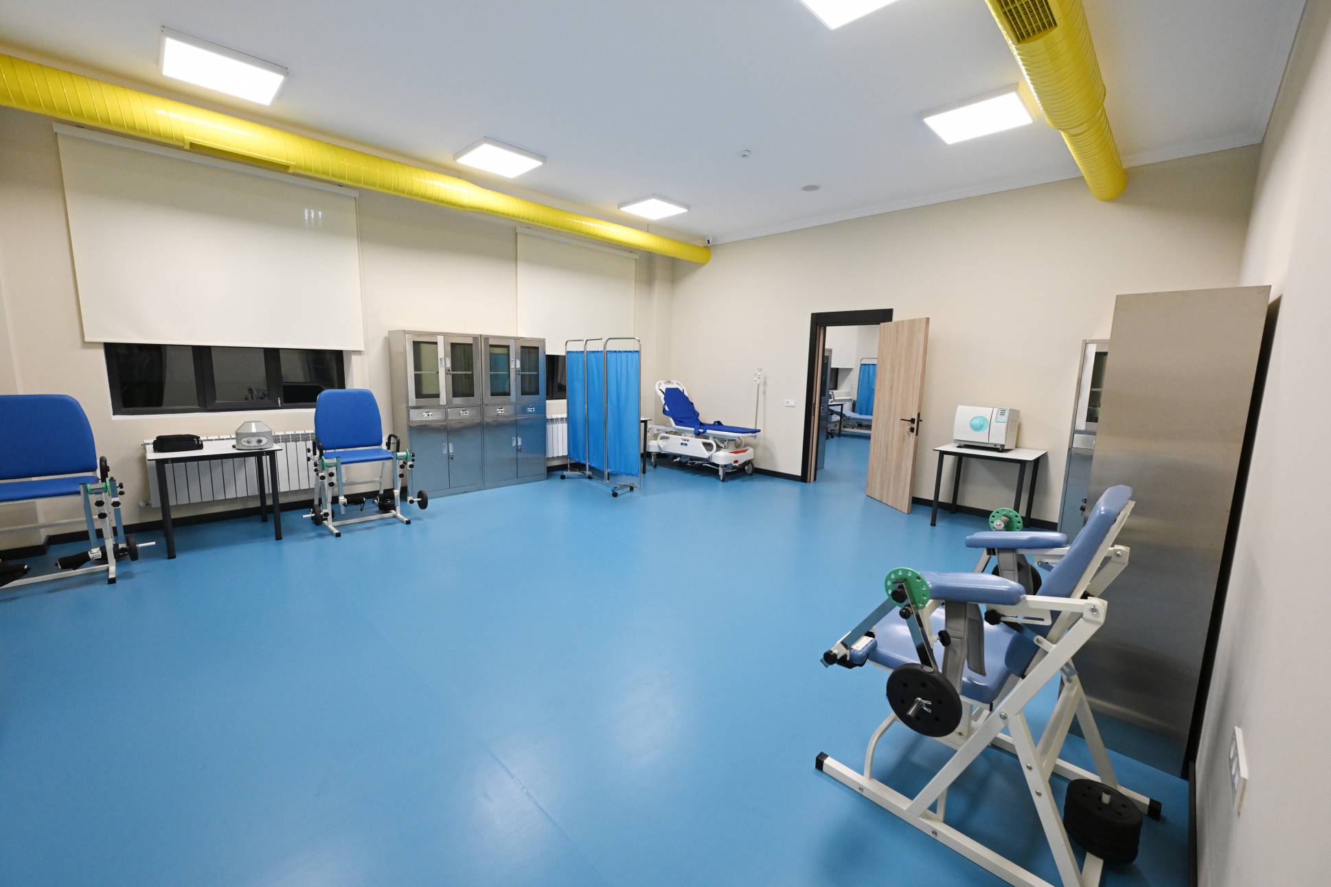 Prezident “Vətən” İdman Liseyində yaradılan şəraitlə tanış olub