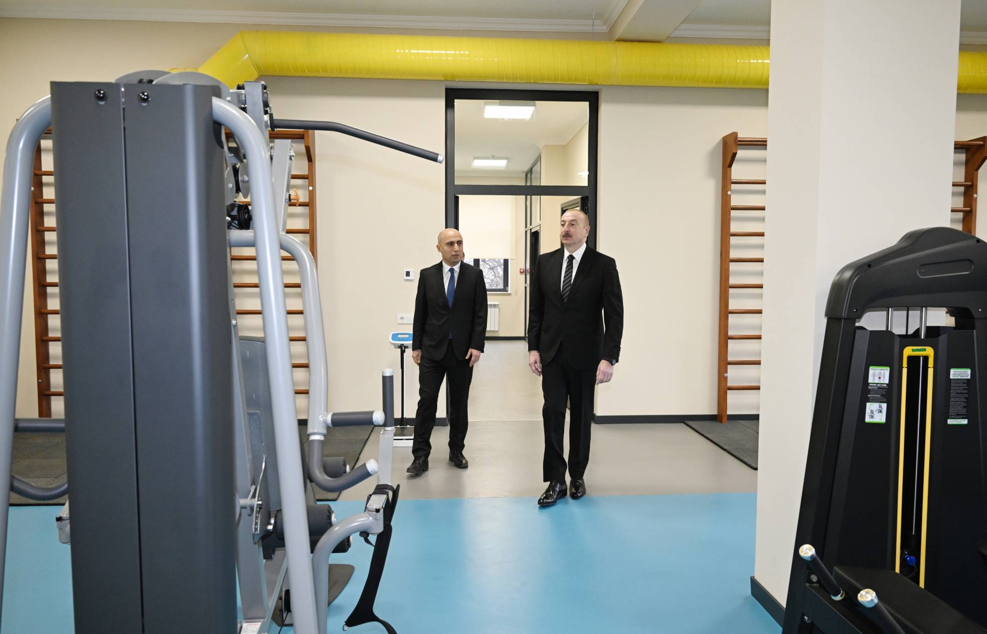 Prezident “Vətən” İdman Liseyində yaradılan şəraitlə tanış olub